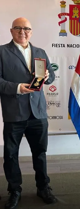 Roberto Fabelo recibe un premio de Cervantes